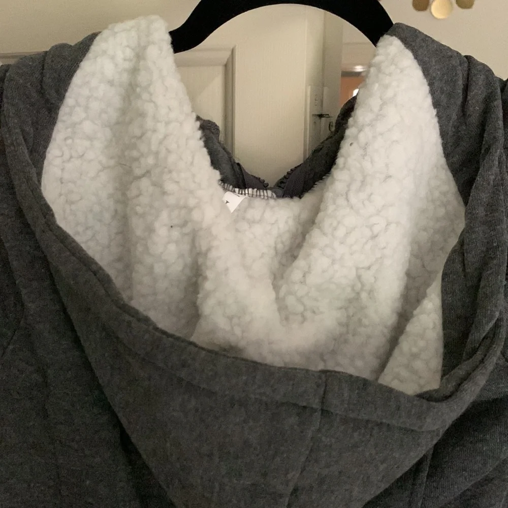 Grey Jacket - Picture 4 of 8